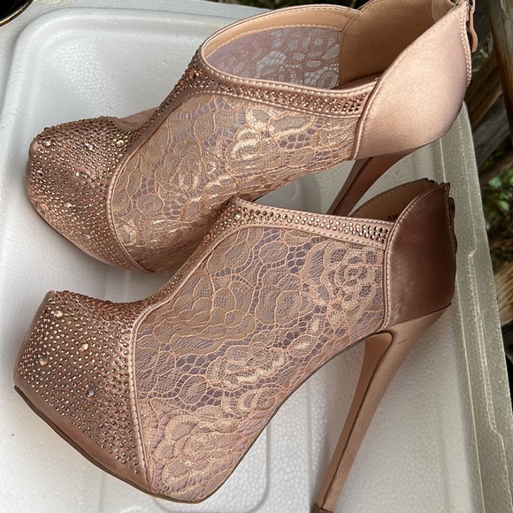 Womens gold rose high heels - Picture 4 of 12
